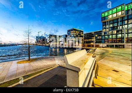 Dämmerung im Marco-Polo-Terrasse in der Hafencity, Hamburg, Deutschland Stockfoto