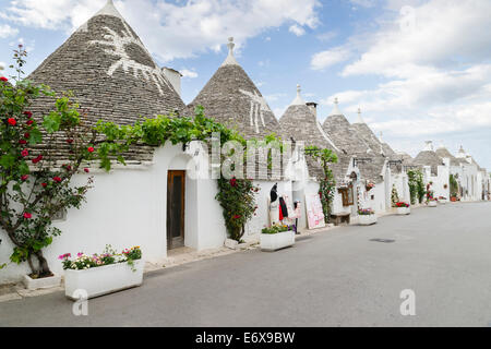 Shop, Trulli, traditionelle Häuser, Trullo Siedlung, Rione Monti Viertel von Alberobello, Valle d ' Itria, Trulli-Tal Stockfoto