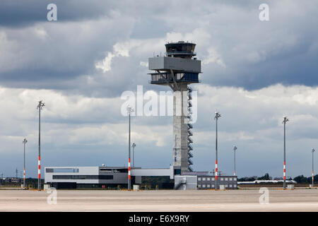 Berlin Brandenburg Airport BER im Bau, Steuern, Turm, Schönefeld, Brandenburg, Deutschland Stockfoto