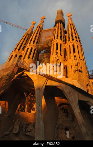 La Sagrada Familia bei Sonnenuntergang Stockfoto