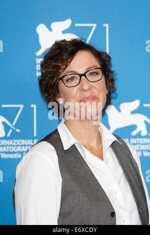 Venedig, Italien. 01. Sep, 2014. US-Regisseur Lisa Cholodenko stellt bei einem Fototermin für den Film "Olive Kitteridge" während der 71. jährlichen Filmfestspiele von Venedig am Lido in Venedig, Italien, 1. September 2014. Der Film ist außer Konkurrenz auf dem Festival läuft von 27 August bis 06 September präsentiert. Foto: Hubert Boesl/Dpa - kein Draht-SERVICE-/ Dpa/Alamy Live News Stockfoto