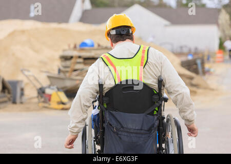 Bauleiter mit Spinal Cord Injury auf Baustelle Stockfoto