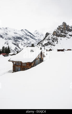 Almhütten und Bergpanorama am Gimmeln, Gimmeln, Muerren, Kanton Bern, Schweiz Stockfoto