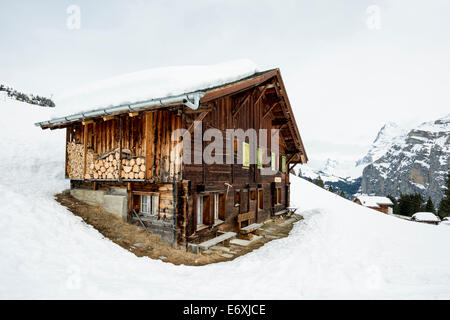 Almhütten und Bergpanorama am Gimmeln, Gimmeln, Muerren, Kanton Bern, Schweiz Stockfoto