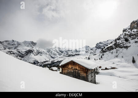 Almhütten und Bergpanorama am Gimmeln, Gimmeln, Muerren, Kanton Bern, Schweiz Stockfoto