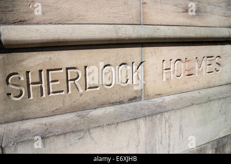 Sherlock Holmes-Inschrift auf der Basis von Conan Doyle-Denkmal, Picardy Place, Edinburgh Stockfoto