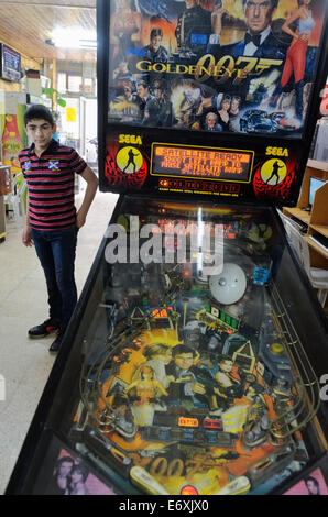 Flipper GoldenEye im arabischen Viertel in Jerusalem, Israel Stockfoto