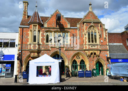 Carluccios Restaurant im alten Rathaus, Hauptstraße, Berkhamsted, Hertfordshire, England, Vereinigtes Königreich Stockfoto