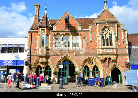 Carluccios Restaurant im alten Rathaus, Hauptstraße, Berkhamsted, Hertfordshire, England, Vereinigtes Königreich Stockfoto