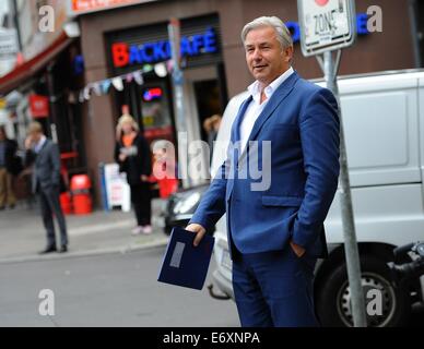 Berlin, Deutschland. 01. Sep, 2014. Bürgermeister von Berlin Klaus Wowereit kommt am Kurt-Schumacher-Haus in Berlin, Deutschland, 1. September 2014. Die Berliner SPD plant Bewerber für das Amt des Bürgermeisters von Berlin. Foto: BRITTA PEDERSEN/DPA/Alamy Live-Nachrichten Stockfoto