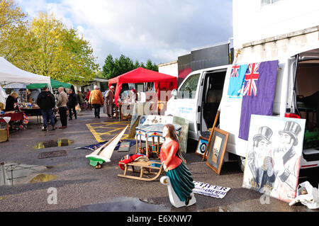 Sunbury Antiquitätenmarkt, Kempton Park Racecourse, Sunbury-on-Thames, Surrey, England, Vereinigtes Königreich Stockfoto