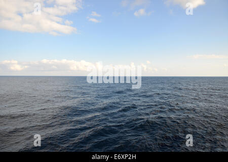 Blick auf Meer von Cunard MS Queen Victoria (QV) Kreuzfahrtschiff, Golf von Biscaya, Atlantik, Europa Stockfoto