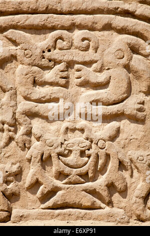 Carving-Detail am Arco Iris Regenbogen Tempel, Trujillo, La Libertad, Peru, Südamerika Stockfoto