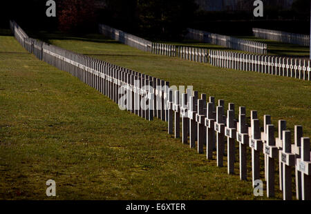 Verdun WW1 Battlefield Site, Verdun-Sur-Meuse, Frankreich. März 2014 hier gesehen: der Cimetière de Faubourg ebnen, die militärische Cemete Stockfoto