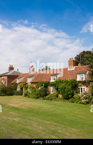 Hübsche Hütten im Dorf, Orford, Suffolk, England, UK. Stockfoto