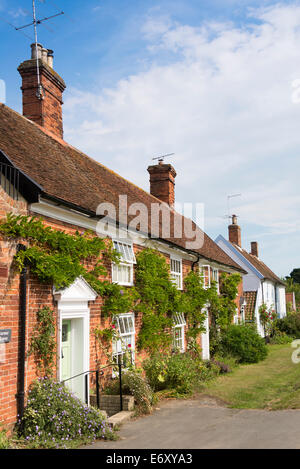 Hübsche Hütten im Dorf, Orford, Suffolk, England, UK. Stockfoto