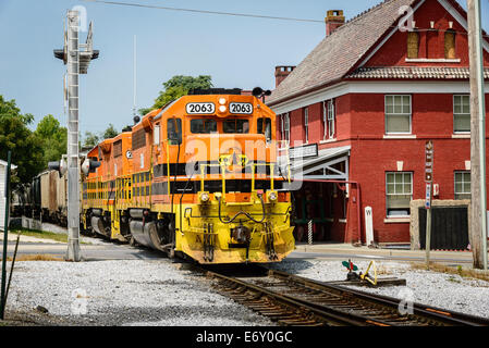 Maryland Midland GP38-3 Nr. 2063 & 2066 in Zentral-Oregon Pazifik Livree, Union Bridge in Maryland Stockfoto