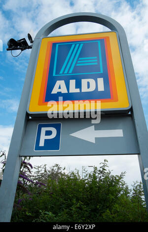 Aldi Supermarkt Zeichen in Oswestry, Shropshire, England. Stockfoto