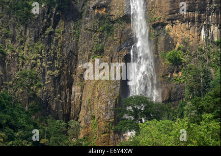 Diyaluma Wasserfälle zwischen Wellawaya und Haputale, UVA Provinz, Südrand des Hochlandes, Sri Lanka, Süd-Asien Stockfoto