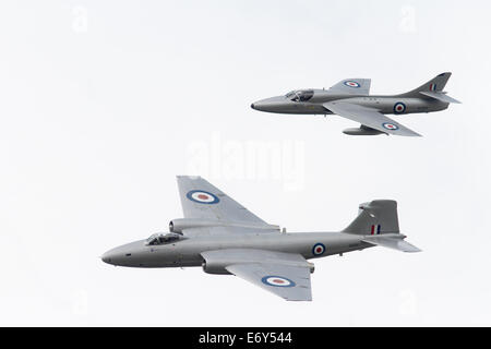 Die "English Electric Canberra wurde an Luftstreitkräfte auf der ganzen Welt verkauft und ein insgesamt 1.347 entstanden. XH134Hawker Hunter XL600 T7 (zweisitziges) Variante Trainer formal bekannt als "Blue Diamond", XL577 wurde zuerst im Jahr 1958 für die RAF geflogen und an Delta Jets 1996 verkauft Stockfoto