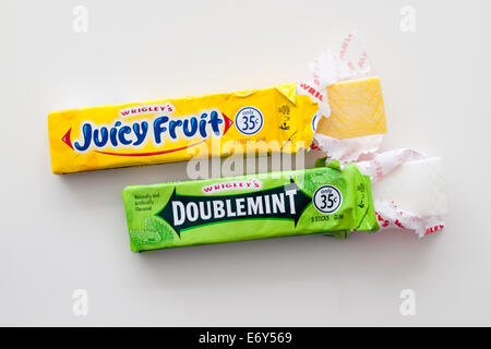 Saftige Frucht und Doublemint Kaugummi, hergestellt von der Firma Wrigley, ein Geschäftsbereich von Mars Inc. Stockfoto