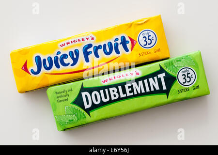 Saftige Frucht und Doublemint Kaugummi, hergestellt von der Firma Wrigley, ein Geschäftsbereich von Mars Inc. Stockfoto