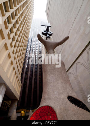 Eine Ansicht von Mirós Chicago (ursprünglich genannt die Sonne, den Mond und ein Stern), eine Skulptur von Joan Miró. Brunswick Plaza, Chicago. Stockfoto