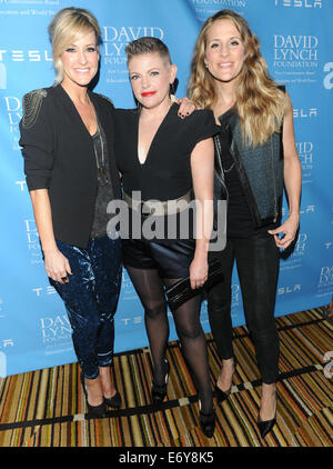 David Lynch Foundation ehrt Rick Rubin mit Lebensdauer von Harmonie Award: Das Dixie Chicks Martie Maguire Natalie Maines Emily Robison, Where: Beverly Hills, Kalifornien, USA bei: 27. Februar 2014 Stockfoto