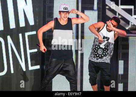 Greensboro, North Carolina, USA. 29. August 2014. Musik Künstler AUSTIN MAHONE führt im White Oak Amphitheater in North Carolina. Austin Mahone (geboren 4. April 1996) ist eine amerikanische Pop-Sängerin und Songwriterin. © Andy Martin Jr./ZUMA Draht/Alamy Live-Nachrichten Stockfoto