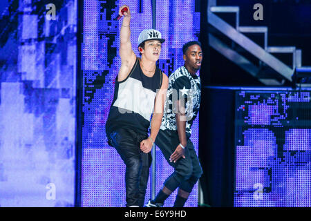 Greensboro, North Carolina, USA. 29. August 2014. Musik Künstler AUSTIN MAHONE führt im White Oak Amphitheater in North Carolina. Austin Mahone (geboren 4. April 1996) ist eine amerikanische Pop-Sängerin und Songwriterin. © Andy Martin Jr./ZUMA Draht/Alamy Live-Nachrichten Stockfoto