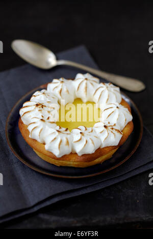 Zitronen-Baiser-Torte Stockfoto