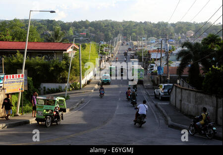 Motorrad-Taxis und transport auf Brücke trennt Panglao und Bohol Inseln der Philippinen Stockfoto