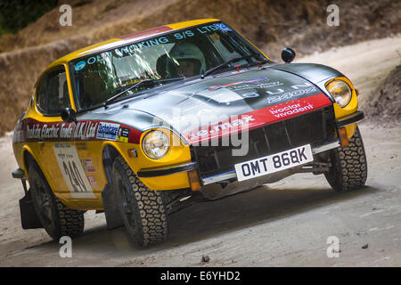 1972-Datsun 240Z mit Fahrer Kevin Bristow in 2014 Goodwood Festival of Speed, Sussex, England, UK. Stockfoto