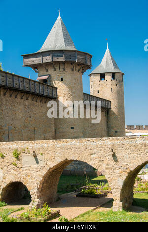 Carcassonne Schlossgraben und Brücke Stockfoto