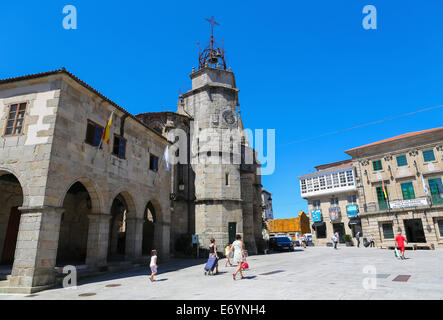 BETANZOS, Spanien - 30. Juli 2014: Igrexa de Santiago oder Kirche des Heiligen Jakobus in der historischen Stadt Betanzos, Galicien, Inseln Stockfoto
