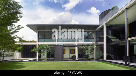 Rasenflächen äußere des neuen Luxus zu bauen, in Königin Astrid Park, Singapur Stockfoto