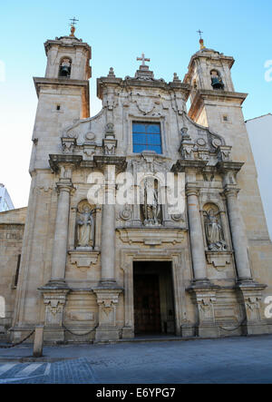 Iglesia de San Jorge oder Kirche des Heiligen Georg ist im barocken Stil und ein Wahrzeichen von A Coruna, Galicien, Spanien gebaut. Stockfoto