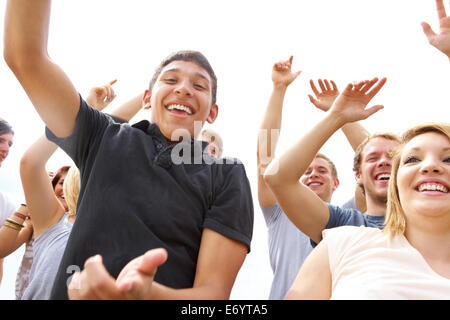 Jugendliche beim Musikfestival Stockfoto