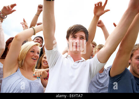 Jugendliche beim Musikfestival Stockfoto