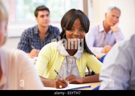 Schüler in der Klasse Stockfoto