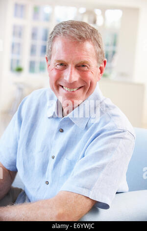 Ältere Menschen zu Hause Stockfoto