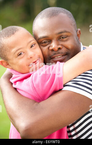 Vater mit Down-Syndrom-Sohn Stockfoto