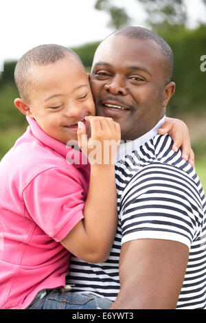 Vater mit Down-Syndrom-Sohn Stockfoto