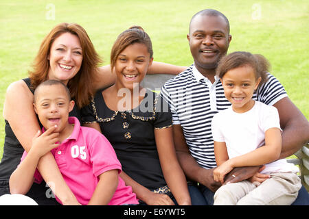 Familie mit Down-Syndrom-Sohn Stockfoto
