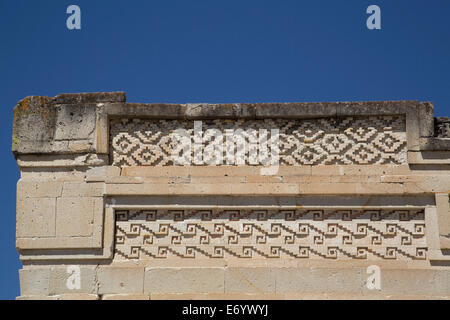 Mexiko, Oaxaca, San Pablo de Mitla, Ausgrabungsstätte Mitla, Wände aus Mosaik Laubsägearbeiten und geometrischen Mustern Stockfoto