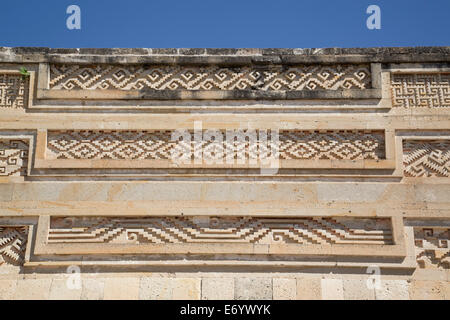 Mexiko, Oaxaca, San Pablo de Mitla, Ausgrabungsstätte Mitla, Wände aus Mosaik Laubsägearbeiten und geometrischen Mustern Stockfoto