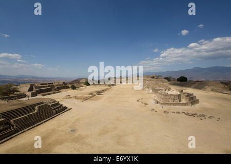 Mexiko, Oaxaca, Monte Alban, Plaza Principal, Blick von der südlichen Plattform Stockfoto