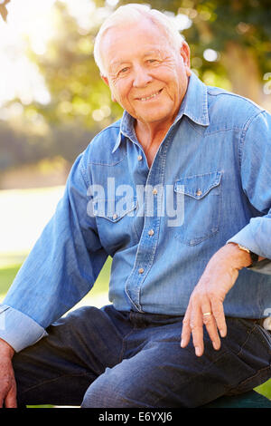 Outdoor Portrait Of Senior Woman Smiling Stockfoto