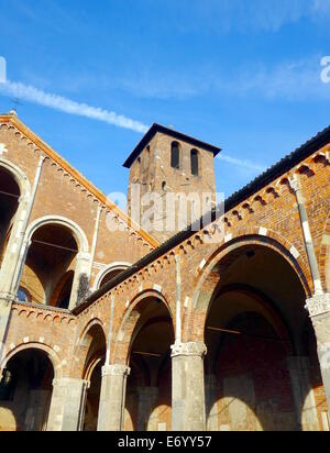 Das äußere des Basilica di Sant'Ambrogio in Mailand, Italien Stockfoto