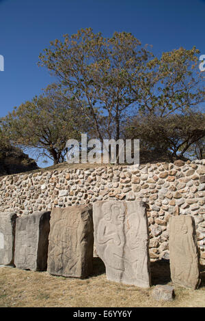 Mexiko, Oaxaca, Monte Alban, Galerie der Tänzer (Kopien, originale befinden sich im Musée Monte Alban) Stockfoto